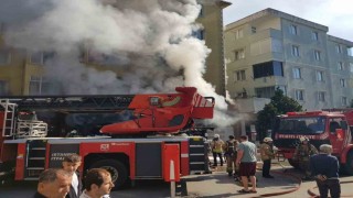 Ümraniyede ucuzluk pazarında yangın: Dükkan sahibi gözyaşları içinde izledi