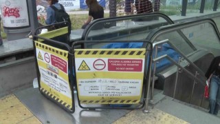 Ünalan Metro İstasyonunda yürüyen merdiven kırıldı