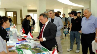 Üniversite adayları AÜB tanıtım fuarında geleceklerini şekillendiriyor