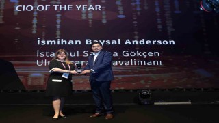 Üretken Yapay Zeka Asistanı SAVVy, İstanbul Sabiha Gökçene Yılın En İyi CIOsu ödülünü getirdi