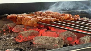 Uzmanı uyardı: Etleri kömür, sağlığınızı riske etmeyin