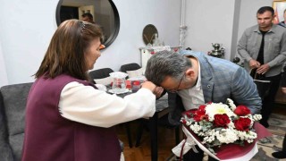 Vali Aksoydan Anneler Gününde şehit annesine ziyaret