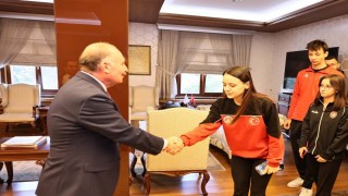 Vali Ali Çalgan şampiyon sporuları tebrik etti