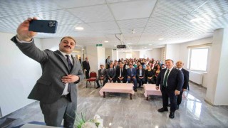 Vali Aydoğdu Çayırlıda öğretmenlerle bir araya geldi