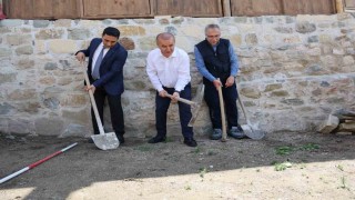 Vali Hatipoğlu ilk kazmayı vurdu, 5 bin yıllık kalede kazı başladı