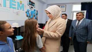 Vali Yiğitbaşı, Kodlama ve Sanat Atölyesini ziyaret etti