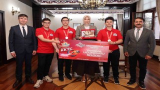 Vali Yiğitbaşı, TEKNOFEST KKTC 2025te dereceye giren HasCode Takımını kabul etti
