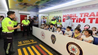 Vali Yiğitbaşı, trafik haftası etkinliklerinde çocuklarla buluştu