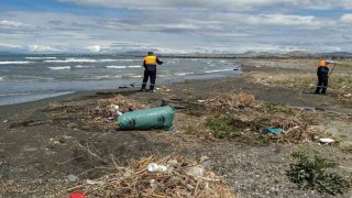 Van Büyükşehir Belediyesi inci kefali göç güzergahındaki dereleri temizledi