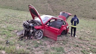 Vanda 50 metrelik uçuruma yuvarlanan otomobilin sürücüsü yaralandı