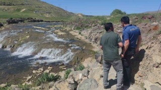 Vanda polislerin inci kefali nöbeti