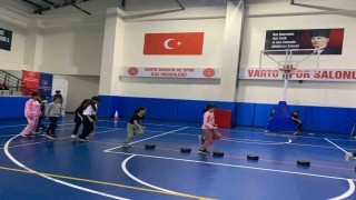 Vartoda açılan atletizm kursunda geleceğin sporcuları yetişiyor