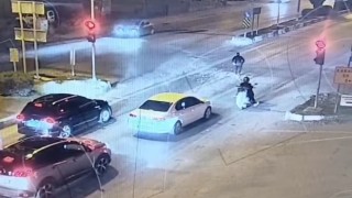 Vatandaş Trafikte Tehlike Yaratan Taşı Kaldırdı, Emniyet Müdürü Tebrik Etti