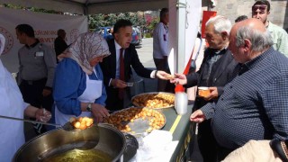 Vatandaşa Erzurum Bulgur Çorbası ve Kaz Lokması ikramı