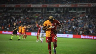 Victor Osimhen, Galatasaray tarihine geçti