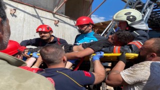 Vinçte fenalaşan operatör itfaiye erleri tarafından indirilerek hastaneye kaldırıldı