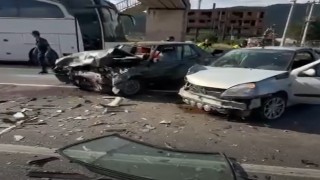 Yalovada 4 araçlı zincirleme kaza: 5 yaralı