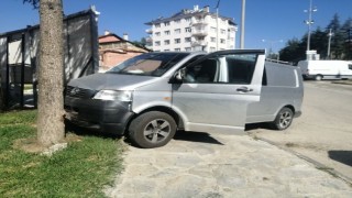 Yalvaçta ticari araç ile otomobil çarpıştı: 1 yaralı