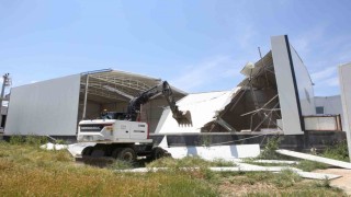 Yaylacıkta kaçak depo yıkıldı