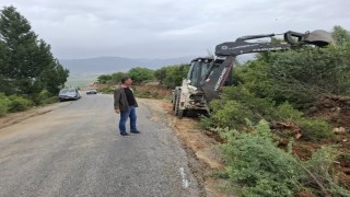 Yenipazarda yol genişletme çalışmaları sürüyor