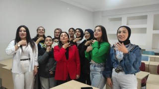 Yozgatta işaret dili öğrenerek engelleri kaldırmayı amaçlıyorlar