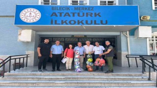 20 kilogram atık pil toplayan çocuklara 16 adet futbol, basketbol ve voleybol topu hediye edildi