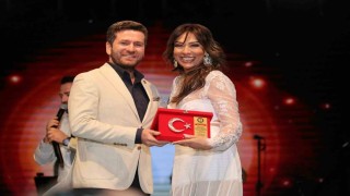 29. Kızılcabölük Kültür Sanat ve Moda Festivalinde Işın Karaca rüzgarı esti