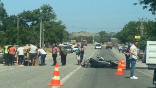 3 kişinin yaralandığı motosiklet kazası kamerada