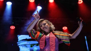 4. Uluslararası Antalya Yörük Türkmen Festivalinde Funda Arar coşkusu