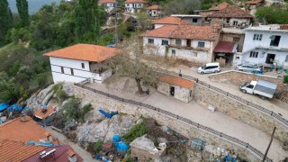 700 yıllık cami zamana meydan okuyor