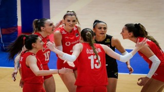 A Milli Kadın Voleybol Takımı, Polonyayı 3-2 mağlup etti