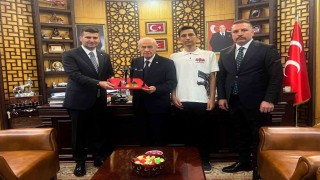 ABD yolundaki ‘TÜRKHAN MHP Lideri Bahçeliye hediye edildi