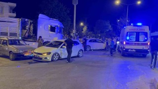 Adıyamanda dört araç birbirine girdi: 2 yaralı