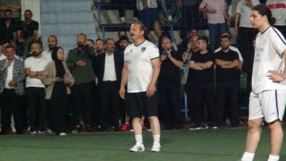 Ağıralioğlu, halı sahada maç yaptı, ortaya renkli görüntüler çıktı