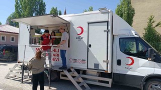 Ağrıda Kızılay gönüllülerinden YKSde öğrenci ve velilere ikram