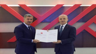 AİÇÜ Rektörü Prof. Dr. İlhami Gülçin, rektörlük mazbatasını aldı