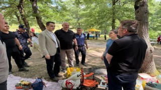 Aile pikniğinde bir araya geldiler