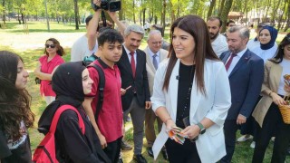 AK Parti İstanbul Milletvekili Derya Ayaydın bayram arefesinde vatandaşlarla bir araya geldi