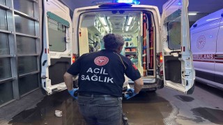 Akrebin soktuğu çocuk yaşam savaşı veriyor
