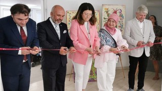 Almanyada sergilenen Kütahyanın çini eserleri büyük ilgi gördü