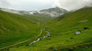Alpleri andıran manzarasıyla Dulağa Yaylası büyülüyor