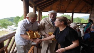 Alzheımer merkezi konukları Aydınpınarda ağırlandı