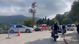 Amasrada bayram yoğunluğu sebebiyle uzun araç kuyrukları oluştu