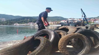Amasrada dalgıçlar limandaki çöpleri temizledi
