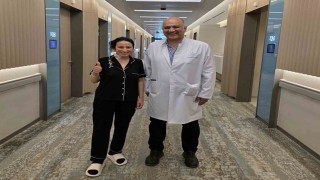 Ameliyatla kanser riskini atlatan genç anne, korkularından kurtuldu