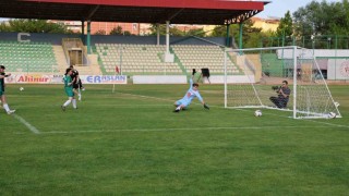 Ampute Milli Futbol Takımı, Kırşehirde kadın futbol takımıyla hazırlık maçı yaptı