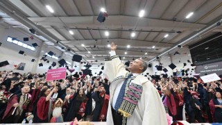 Anadolu Üniversitesi mezunlarını uğurlamaya devam ediyor