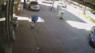 Aniden yola fırlayan bisikletli karşısında sürücünün son anda ki tepkisi kameraya yansıdı