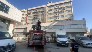 Antalyada iş merkezinde çıkan yangın korkuttu