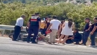 Antalyada motosiklet devrildi, sürücü yaralandı